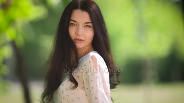 Estate ragazza ritratto — Video Stock