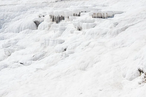 Piscine e terrazze in travertino naturale a Pamukkale. Castello di cotone nel sud-ovest della Turchia — Foto Stock