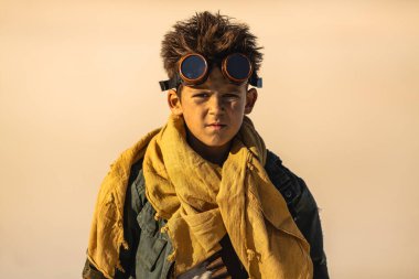 Çöldeki Apocalyptic Boy 'dan sonra.