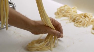 Kesme Makinesinde Makarna Yapmak