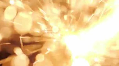 Siyah Arkaplan Karşısında Sparkler Yanar