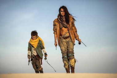 Apokaliptik Kadın ve Çocuk Çorak Topraklar 'da.