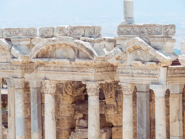 Ruína da cidade de Hierápolis na Turquia em Pamukkale. — Fotografia de Stock