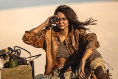 Apocalyptic Woman 'ı Çorak Topraklar' a postala