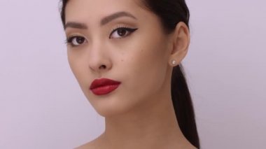 Asyalı Kadın Güzellik Yüzü Kapalı Stüdyo Portresi