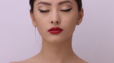 Asyalı Kadın Güzellik Yüzü Kapalı Stüdyo Portresi