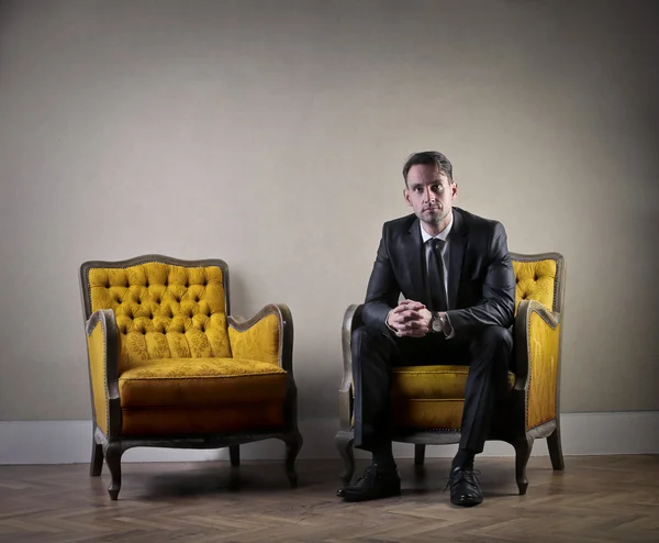 肘掛け椅子のビジネスの男性 — ストック写真