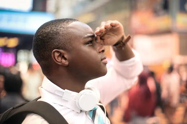 Attentive man in the city — Stock Photo, Image