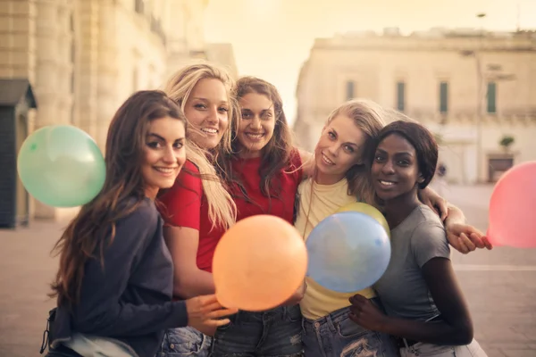 Ragazze con palloncini — Foto Stock