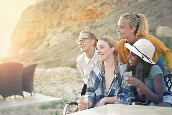 Ragazze al tramonto — Foto Stock