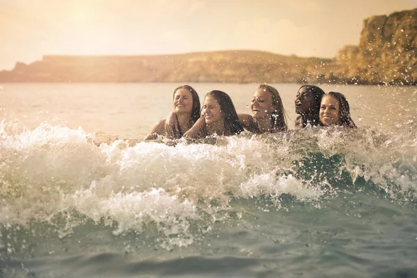 Girls in the sea — Stock Photo, Image