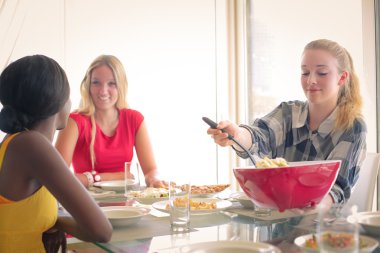 akşam yemeği arkadaşlar