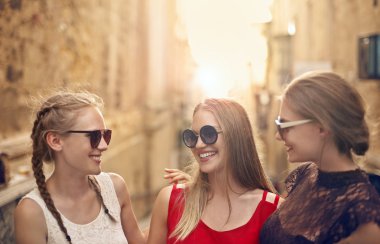 arkadaşlar bir köyde