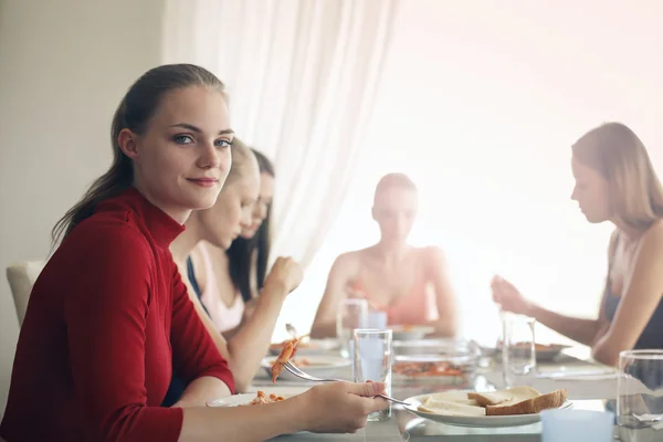 Mittagessen zu Hause — Stockfoto