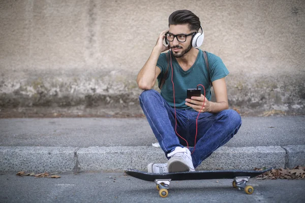 Lyssnar på musik — Stockfoto