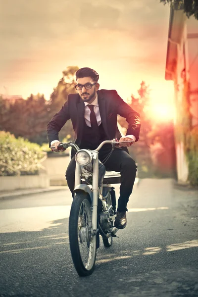 Muž na motorce — Stock fotografie