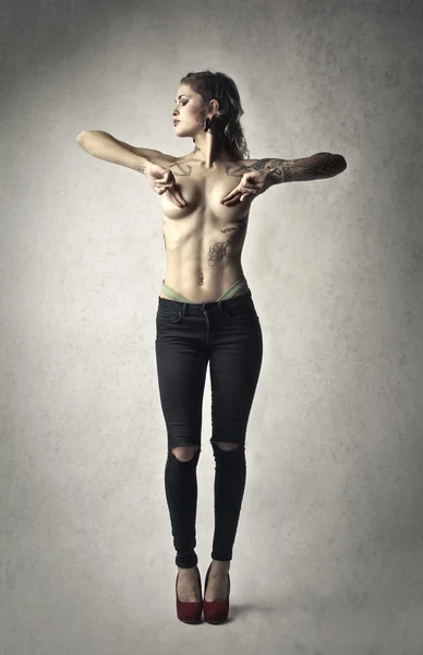 Donna con tatuaggio — Foto Stock