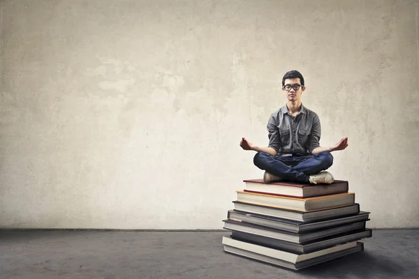Boy meditating and concentrating — Stock Photo, Image