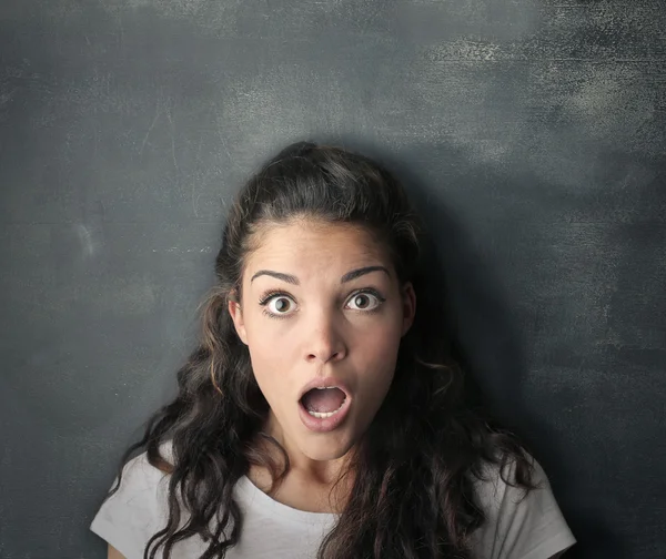 Chica siendo sorprendido —  Fotos de Stock