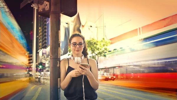 Donna in città — Foto Stock