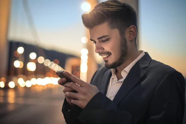 Joven empresario siendo feliz —  Fotos de Stock