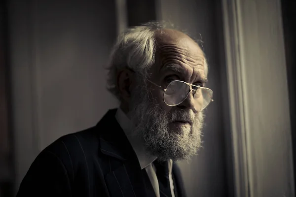 Hombre viejo en gafas —  Fotos de Stock