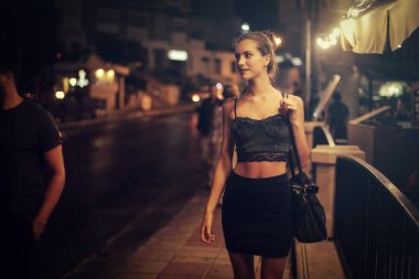 kadın, gece