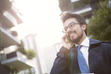 işadamı ile telefon