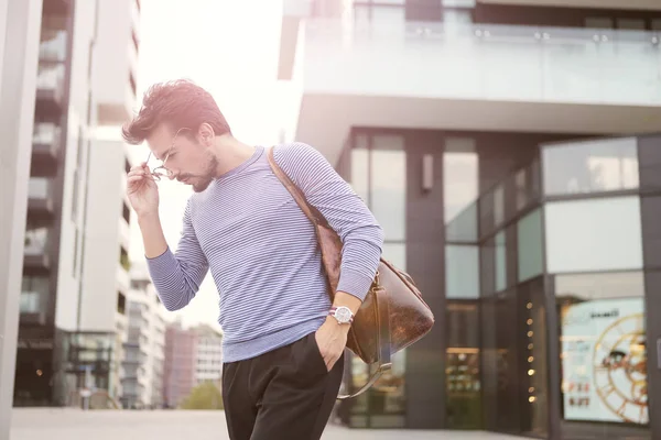 Uomo d'affari con borsa — Foto Stock