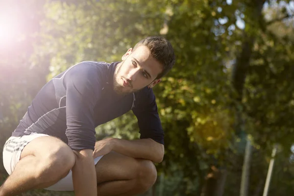 El hombre descansando en la naturaleza —  Fotos de Stock