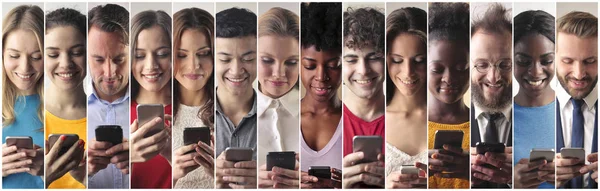 Menschen mit Mobiltelefonen — Stockfoto