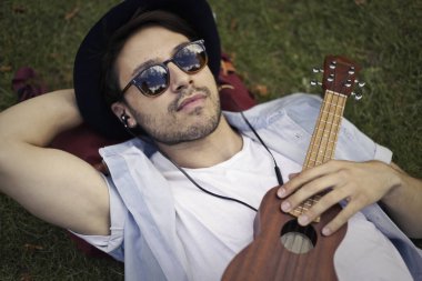 Rahatlatıcı müzisyen