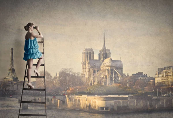 Žena nad Paříží — Stock fotografie