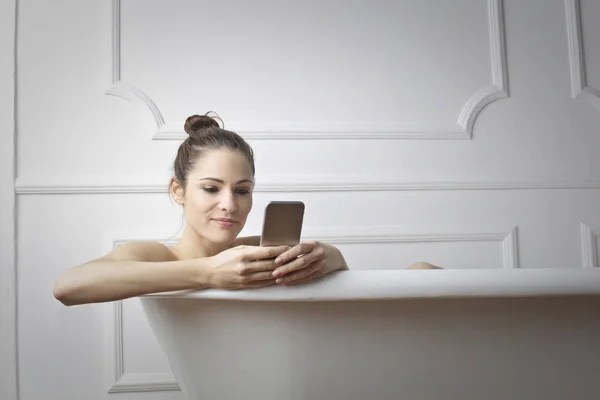 Mädchen beim Baden — Stockfoto