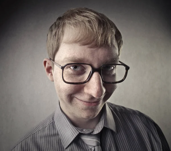 Sorridente nerd ragazzo — Foto Stock