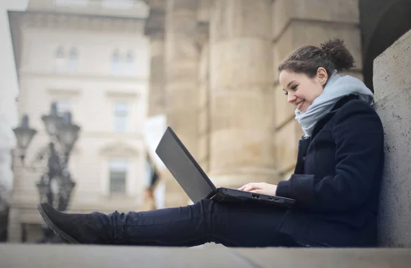 Woman working outside — Stock Photo, Image