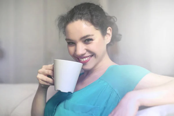 Woman holding a cup — Stock Photo, Image