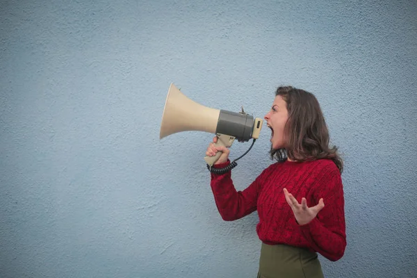 Mujer de negocios gritando — Foto de Stock