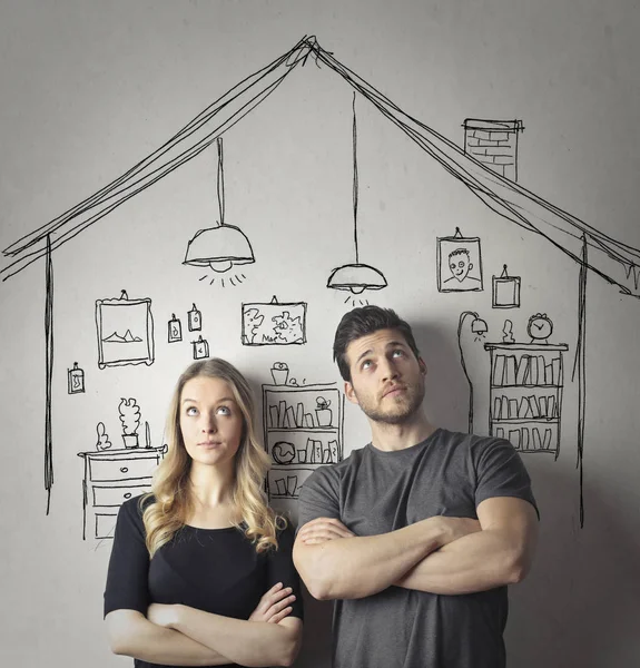 Young couple wants buy a house — Stock Photo, Image