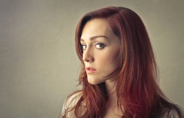 Genç ve güzel kadın profili