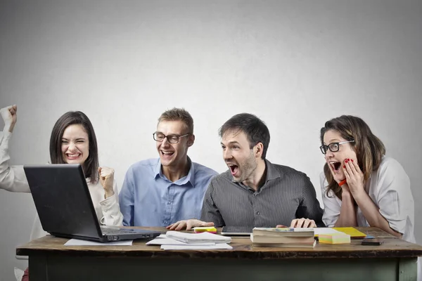 2 businessman and women being excited — Stock Photo, Image