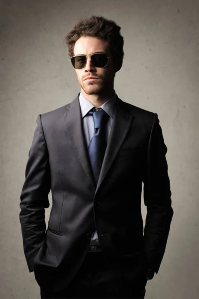 Homem de negócios em óculos de sol — Fotografia de Stock