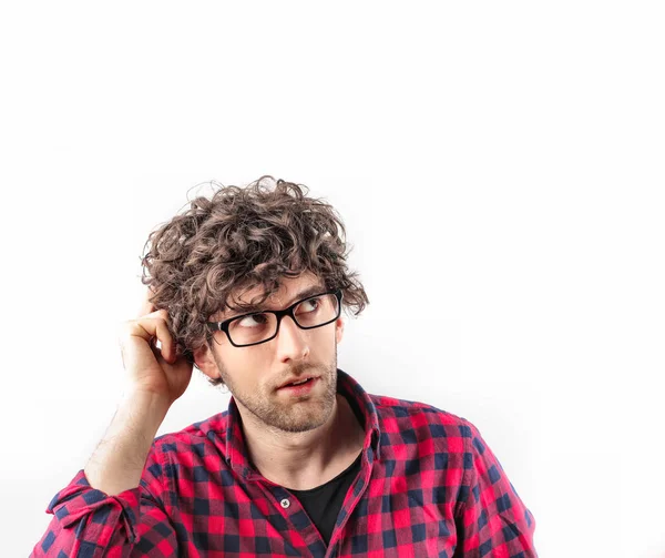 Homme en flanelle pensant à l'intérieur — Photo