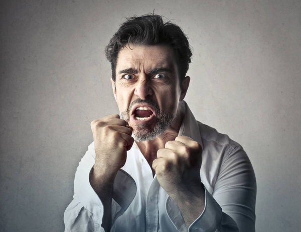 Человек сражается с тобой
