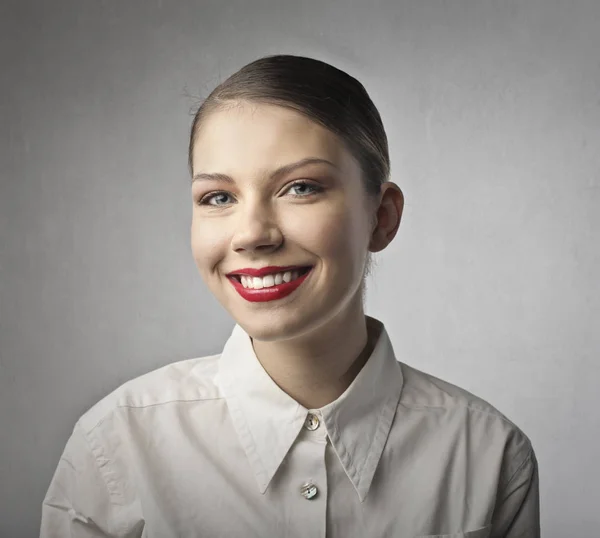 Femme aux lèvres rouges — Photo