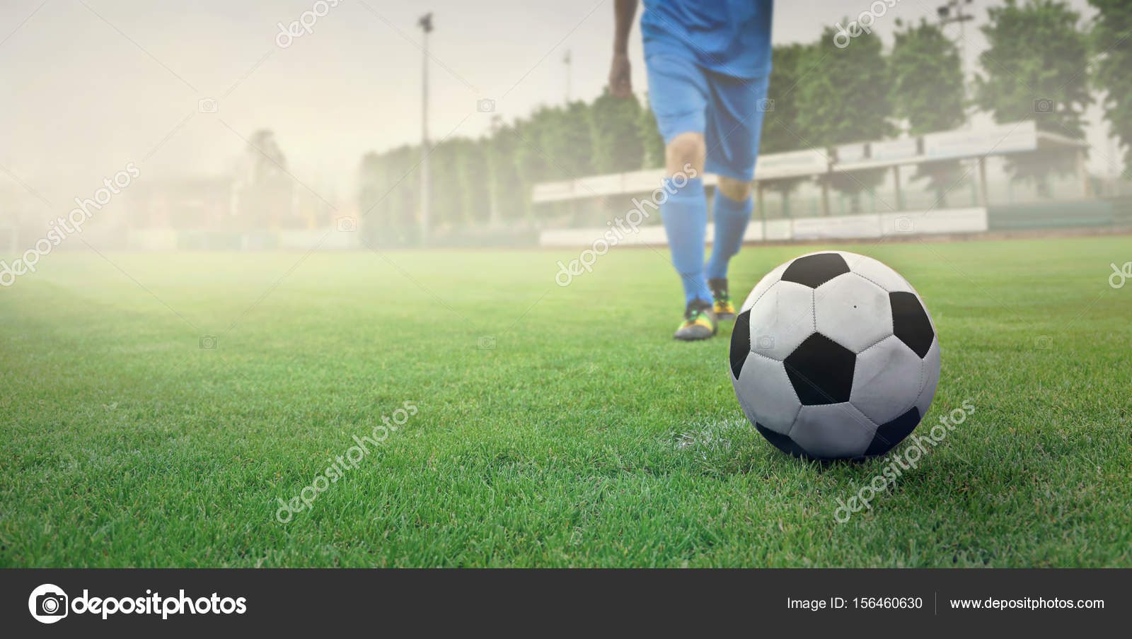 サッカーのフィールドで男 ストック写真 C Olly18 サッカーのフィールドで男 ストック写真 C Olly18