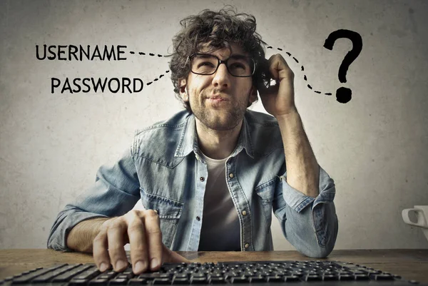 Un uomo che pensa alla sua password — Foto Stock