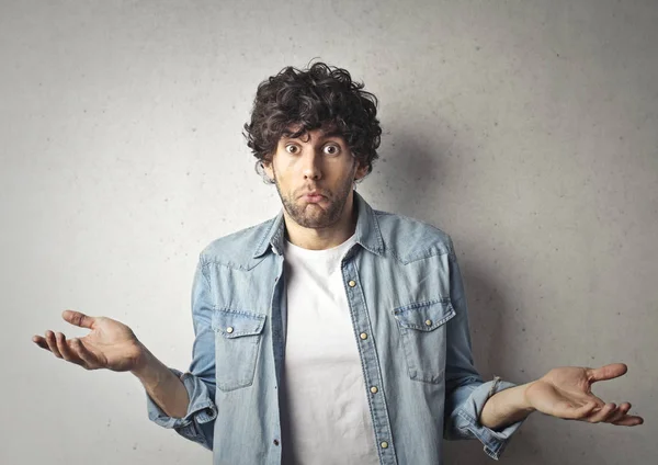 El hombre siendo despistado — Foto de Stock