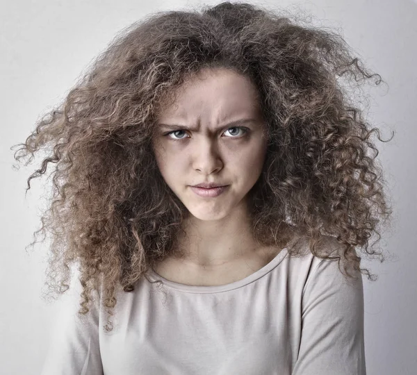 Retrato Uma Menina Irritada — Fotografia de Stock