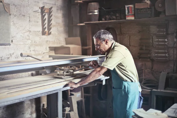 Menuisier Travail Dans Son Laboratoire — Photo